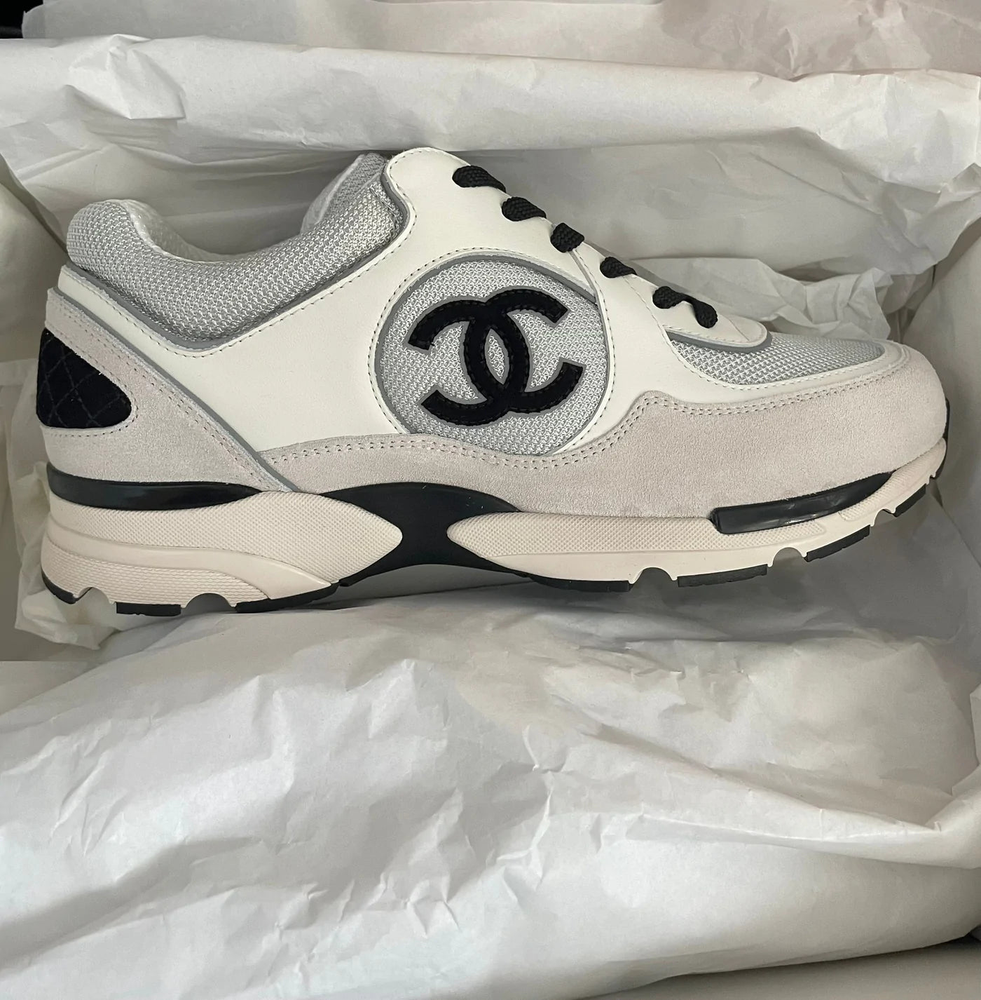 CHANEL CC LOGO SNEAKER WHITE/BLACK/GREY (2022)