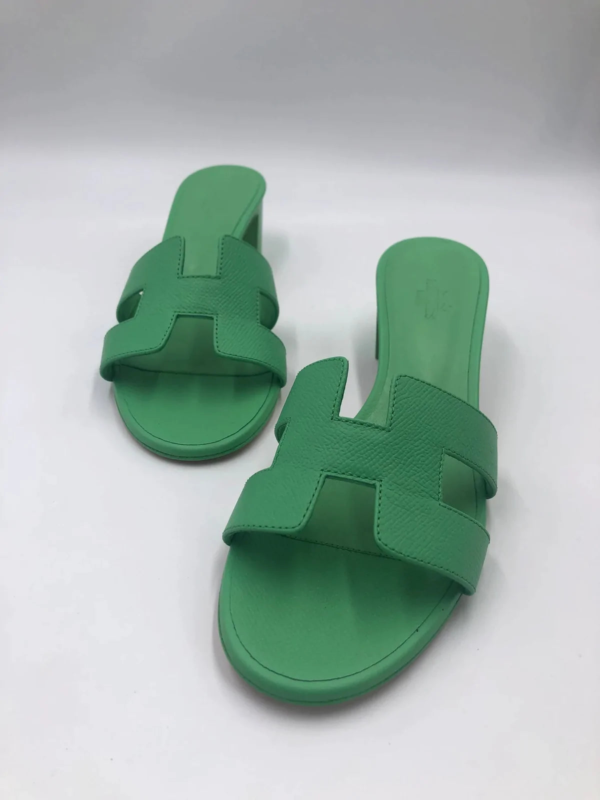 HERMÈS OASIS LEATHER SANDALS (VERT POMME)