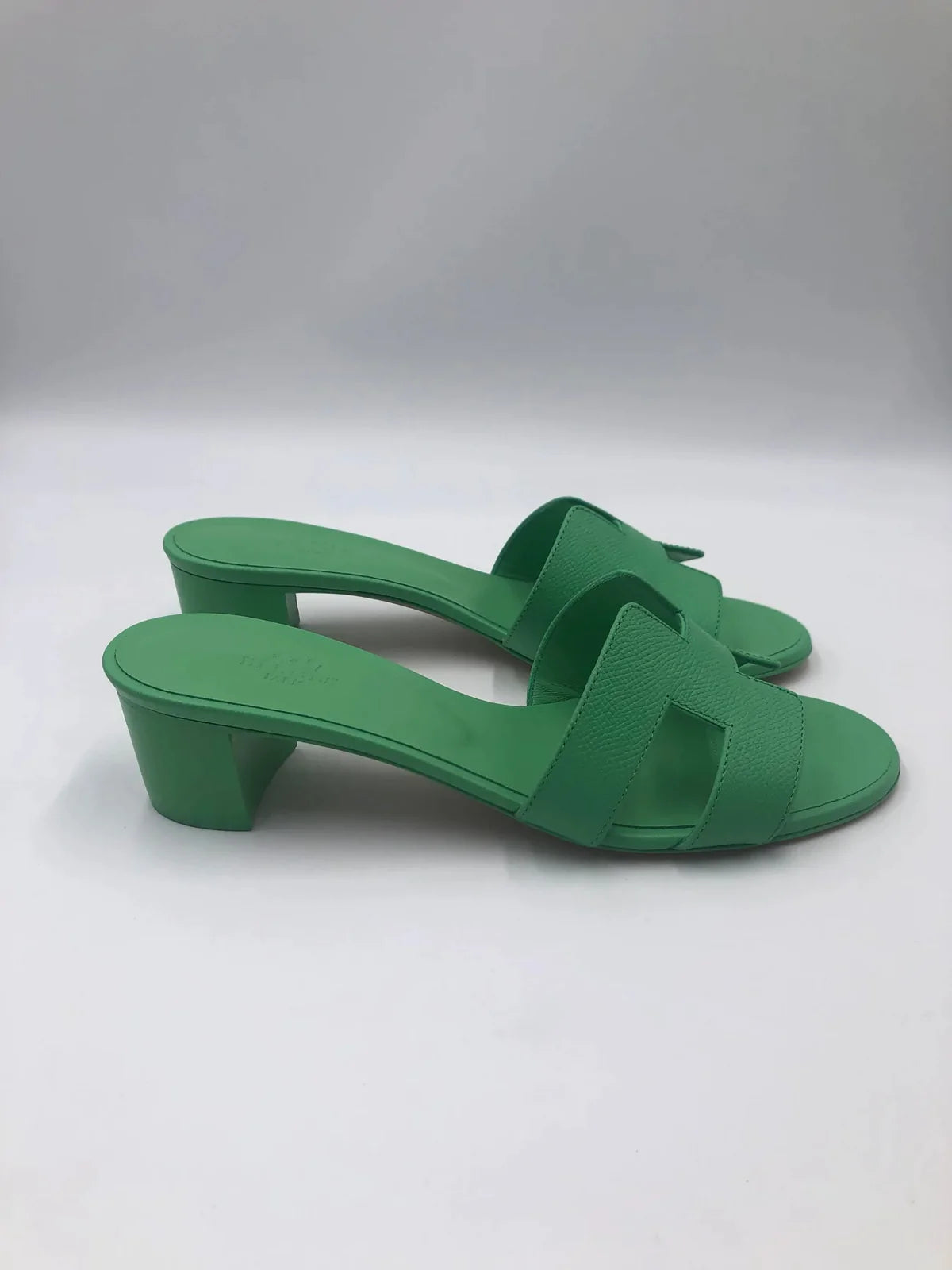 HERMÈS OASIS LEATHER SANDALS (VERT POMME)